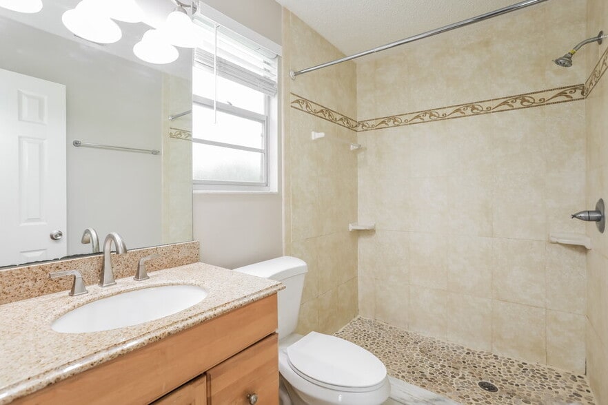 Building Photo - 3342 Laurel Grove N