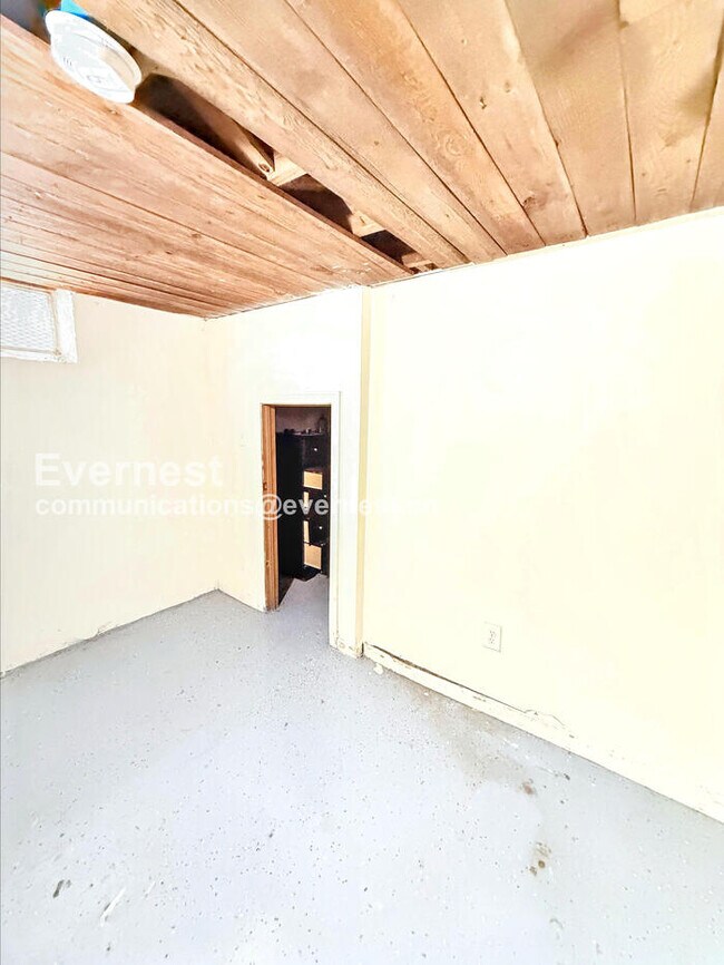 Building Photo - 19449 W Chicago