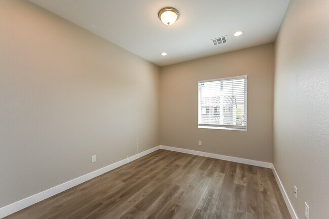 Building Photo - 10473 Asana St