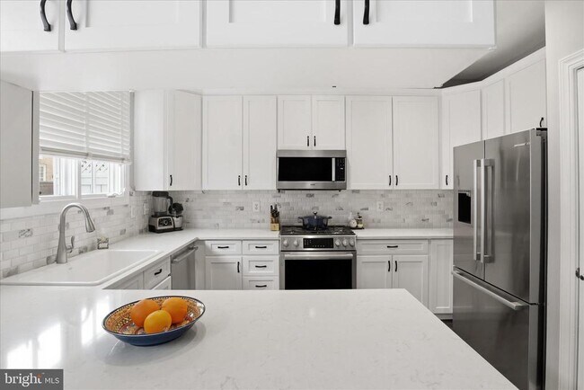 Building Photo - 308 S Fayette St