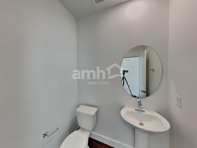 Building Photo - 132 Charmante Tulip Ln