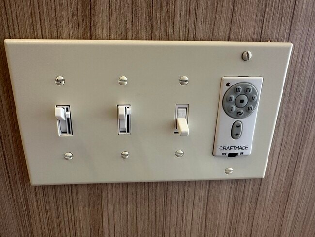 Building Photo - 307 W Main St