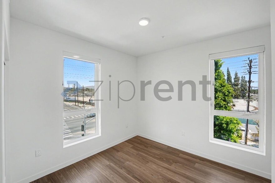 Building Photo - Unit 415