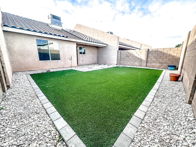 Building Photo - 3183 S Ragen Dr