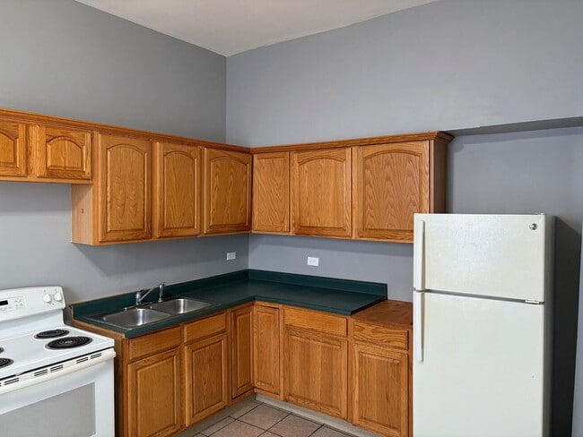 Building Photo - 2756 Latonia Ave
