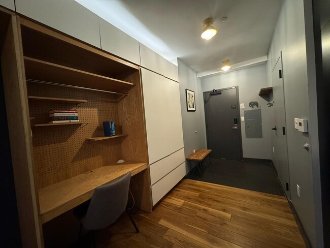 Building Photo - Studio Apartment - Wall Street