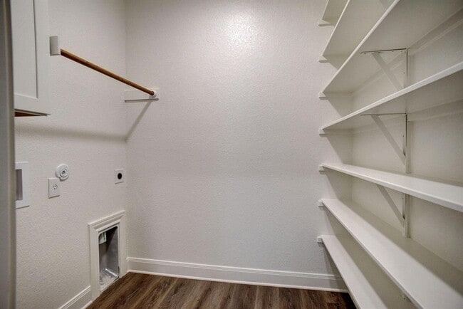 Building Photo - 121 S Kanaio Dr