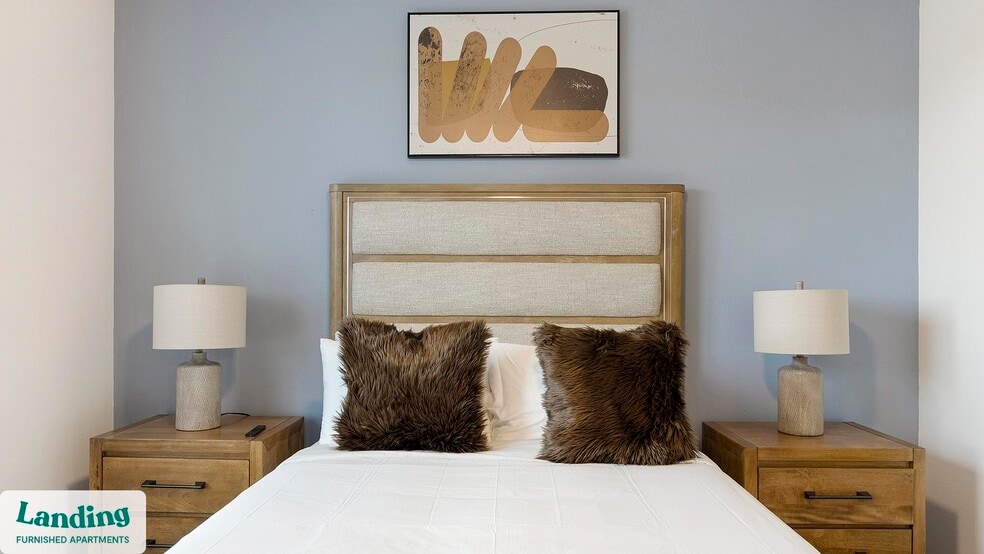 Building Photo - 2800 NE Green Oaks Blvd