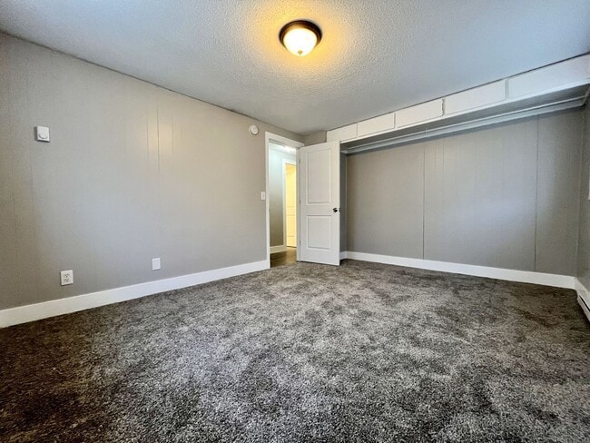 Building Photo - 1545 Carmil Dr