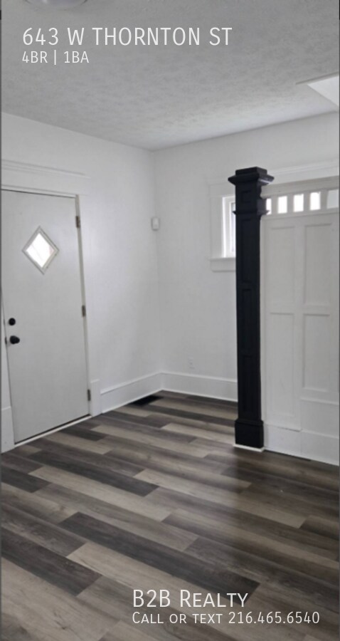 Building Photo - 643 W Thornton St