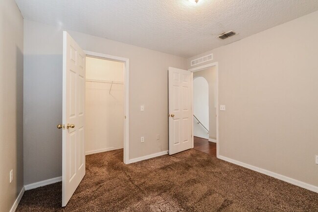 Building Photo - 2209 Nicollett Way