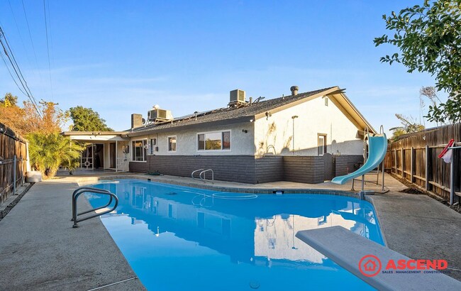 Building Photo - Beautiful 3 Bed, 2 Bath Home with Pool, Solar & Cozy Fireplace