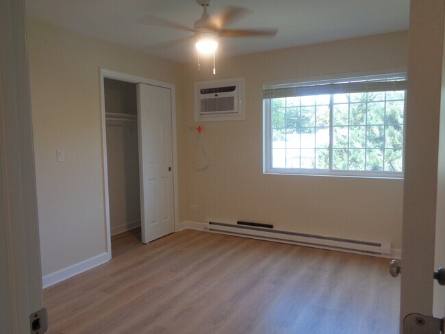 Building Photo - 115 N Essington Rd
