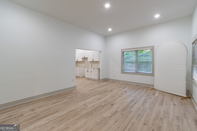 Building Photo - 651 Briarleigh Way