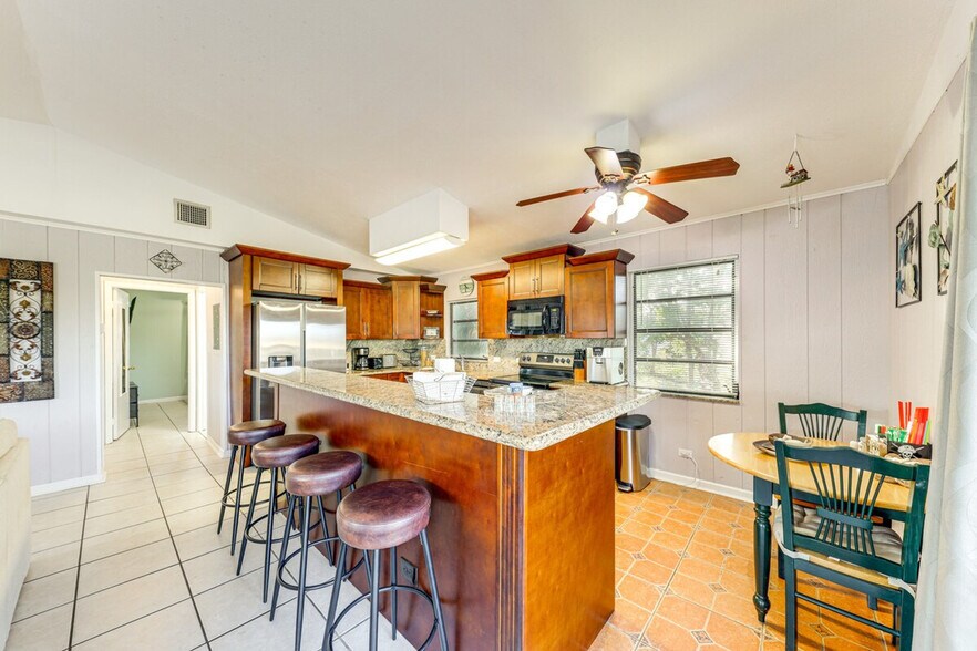 Building Photo - 29179 Rose Dr