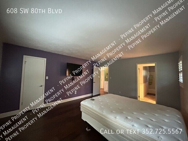 Building Photo - 608 SW 80th Blvd