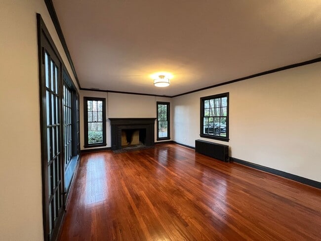 Building Photo - Cool Updated Historic 4/3.5 Farmhouse in Bethesda on Private, 1.5 Acre Lot