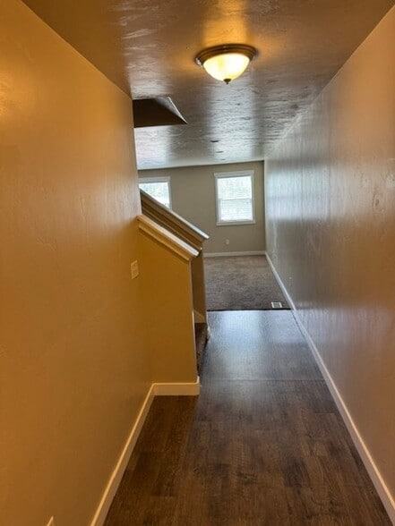 Building Photo - 14598 S Edgemere Dr