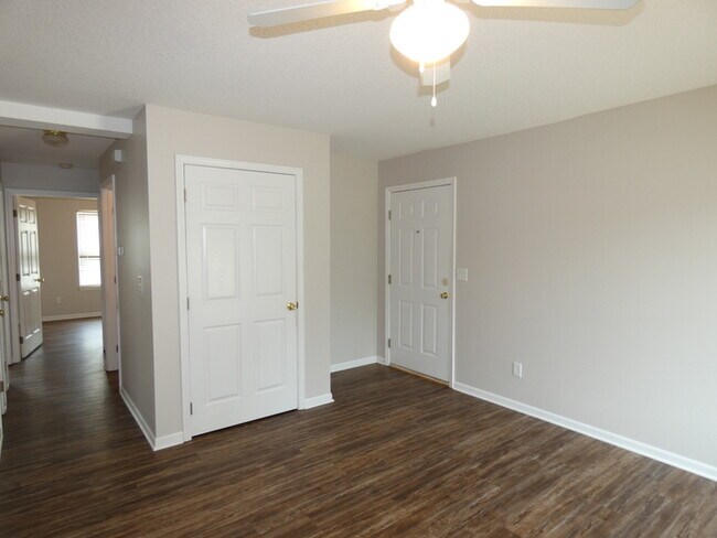 Building Photo - Beautiful Duplex in Gladstone, MO