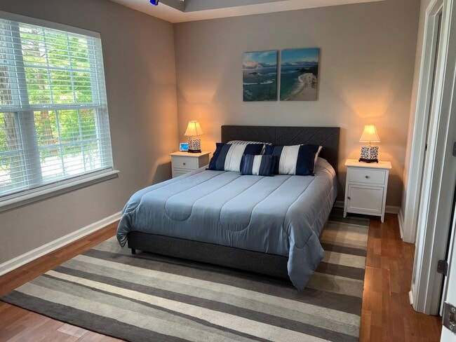 Building Photo - First Floor Condo at Bridgepointe - Beauti...