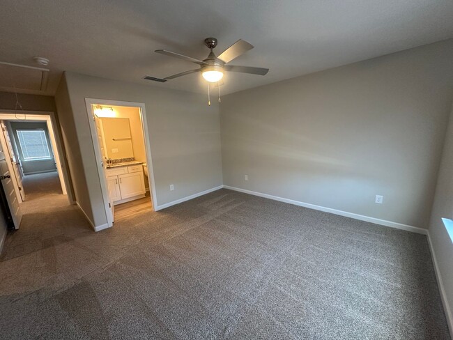 Building Photo - BRAND NEW Beautiful 3 Bed 2.5 Bath Townhou...