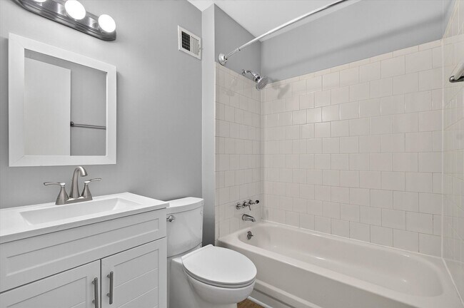 Building Photo - 8346 Stationhouse Ct