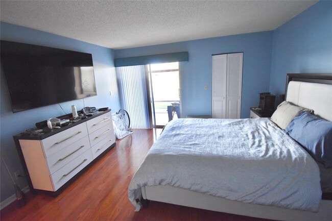 Building Photo - 4301 Martinique Cir