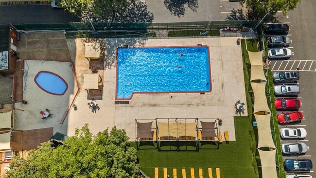 Building Photo - 10 Huron Ave