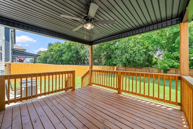 Building Photo - Pet Friendly Five Bedroom!