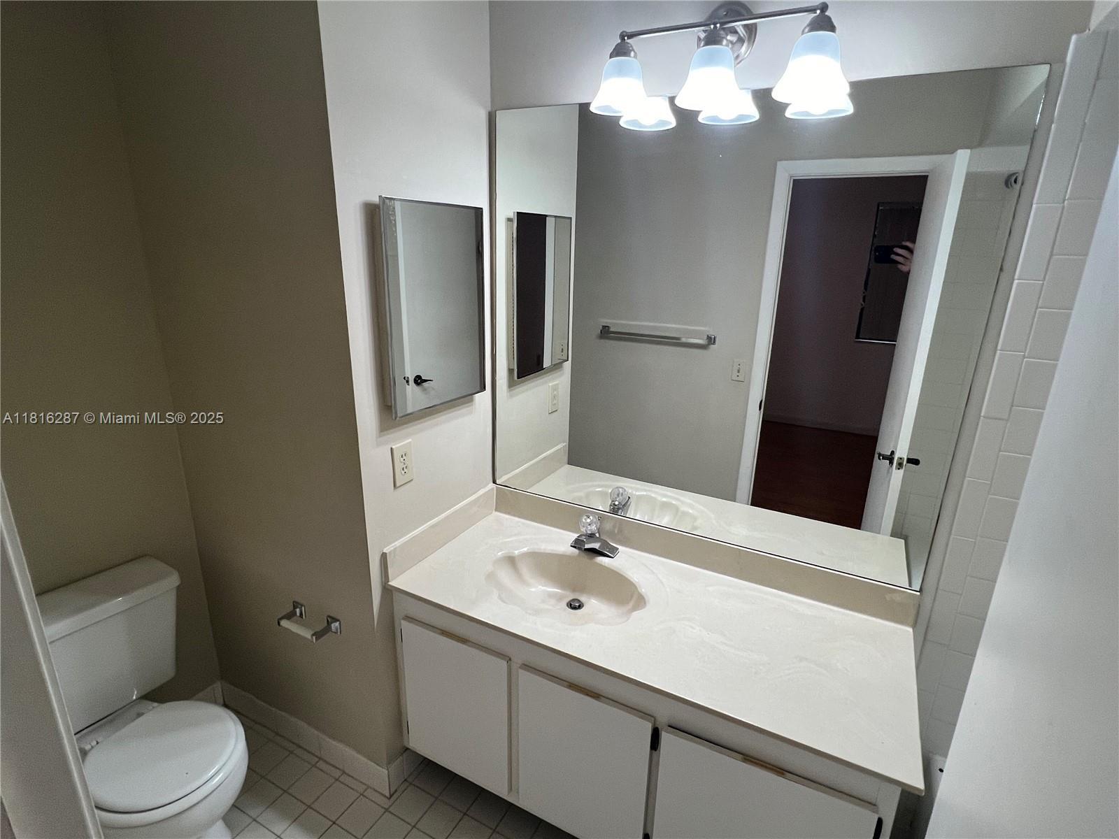 Building Photo - 586 Westree Ln