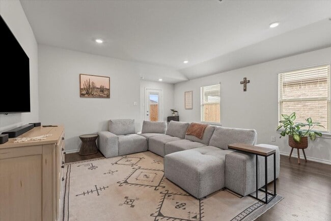 Building Photo - Modern single-story home with 4 bedrooms, 2 bathrooms, open-concept living, stylish kitchen, two-...