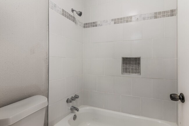 Building Photo - 10555 Turtlewood Ct