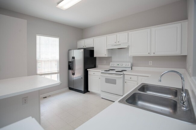 Building Photo - 2 Bedroom 2.5 Bath with Lake View in Morrisville, NC!