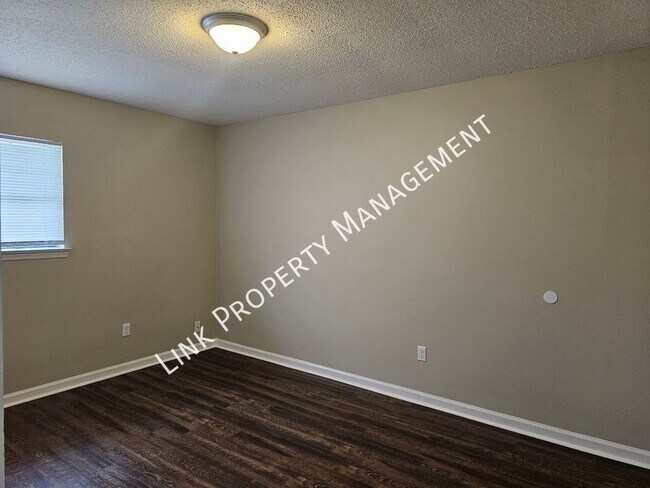 Building Photo - 5007b N Moore Ln