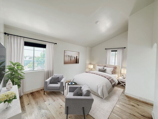 Building Photo - Newly Renovated 3 Bed / 2 Bath - 1.5 Miles...
