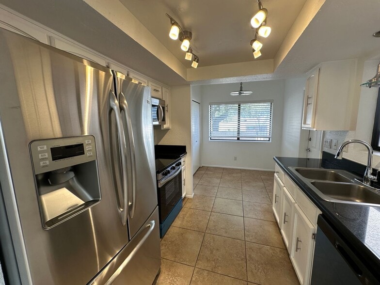 Building Photo - 639 N Richey Blvd