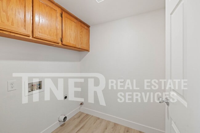 Building Photo - 8242 Scrub Oak Way