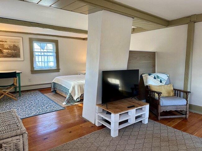 Building Photo - 43 Pennywise Ln