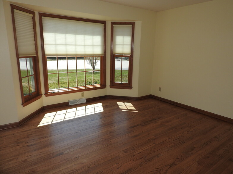 Office/Den - 1720 W Bradford Dr