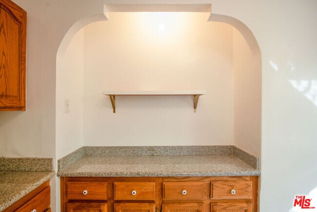 Building Photo - 6501 Drexel Ave