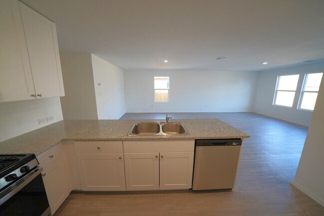 Building Photo - Like-New Home Now Available For Rent in Converse, TX! Realtor Commission offered: $600