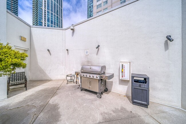 Building Photo - South Beach 23rd Floor Views! Bring pets! ...