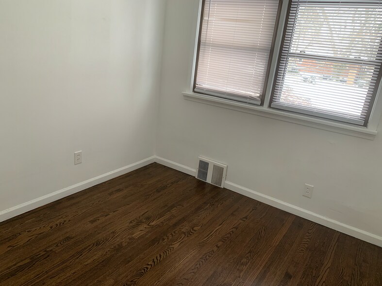 Building Photo - 9001 Kickapoo Dr