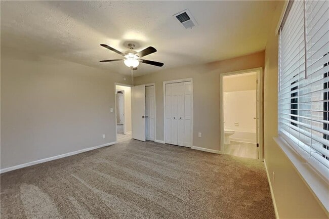 Building Photo - 2444 Mistletoe Ln SW