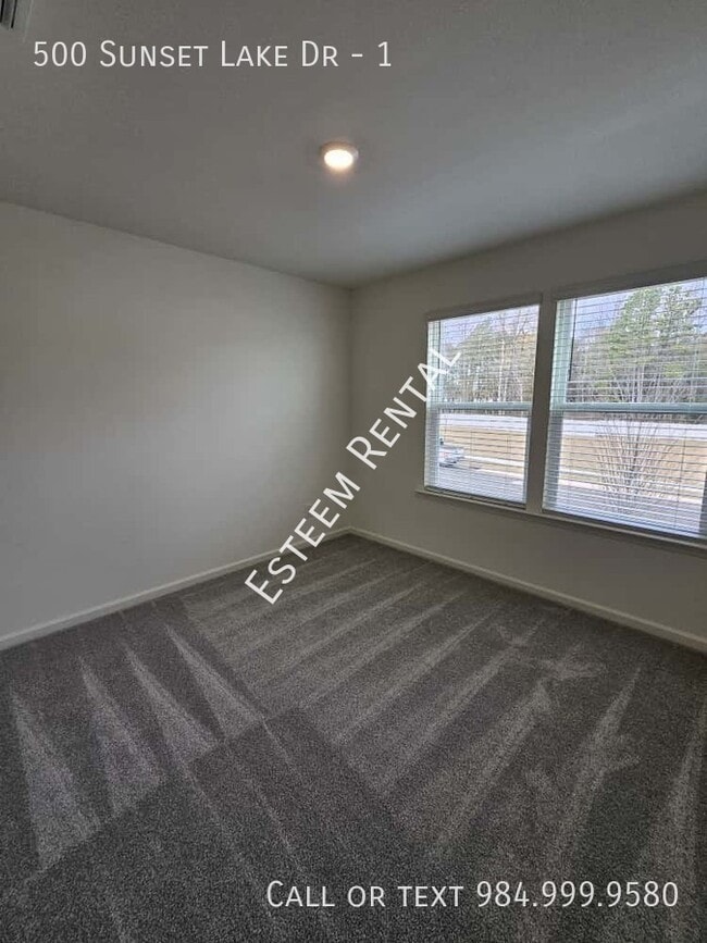 Building Photo - 500 Lake Dr