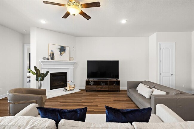 Building Photo - 124 Adina Dr