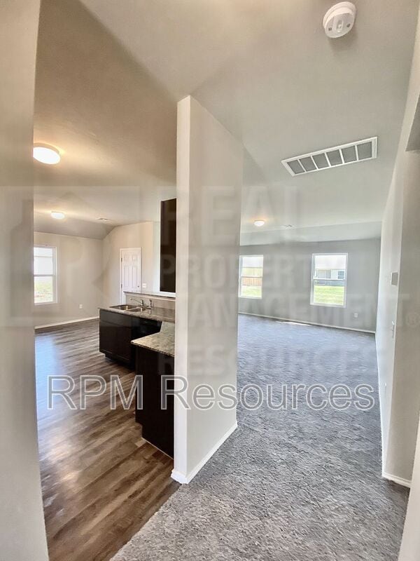 Building Photo - 1812 Hayes Ln