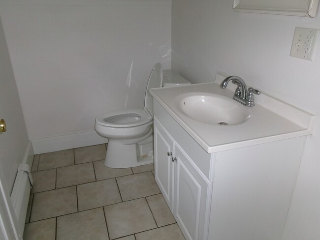 Building Photo - 58 Bancroft Park