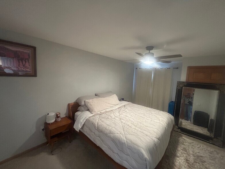 Building Photo - 530 Windstone Dr