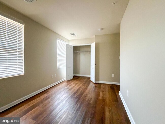 Building Photo - 1005 Sithean Way